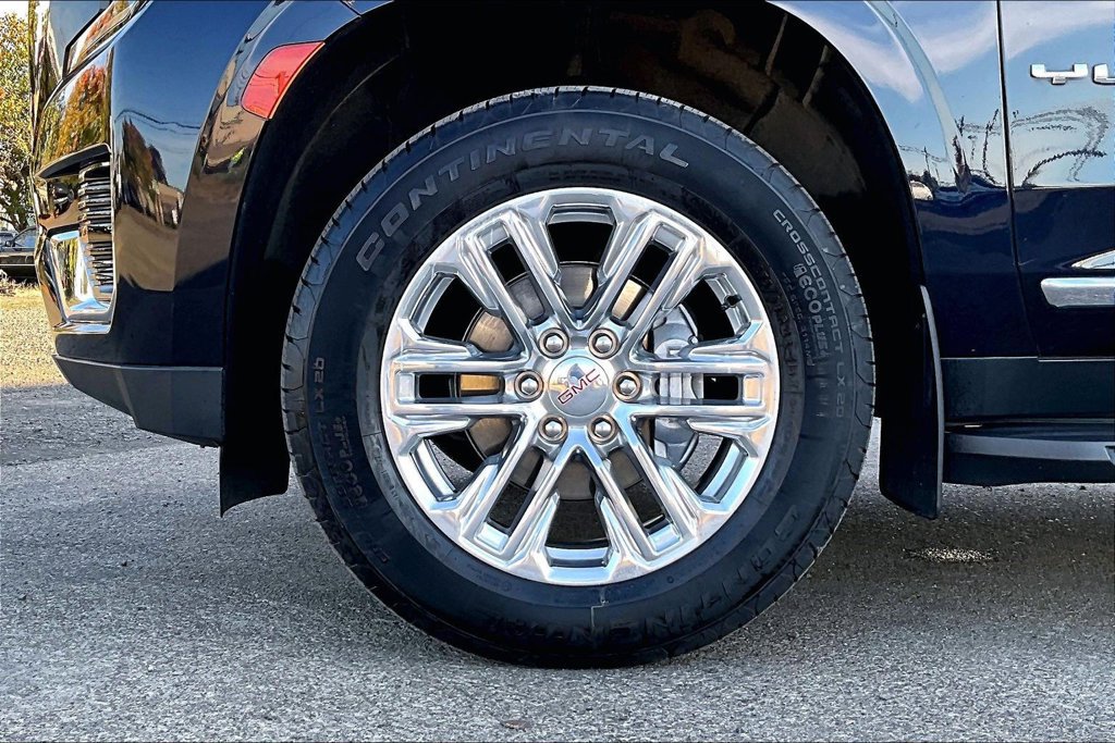 Used 2023 GMC Yukon SLT w/ SLT Luxury Package AWD/4WD image 12