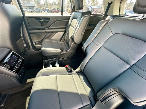 New 2026 Lincoln Aviator 2WD image 4