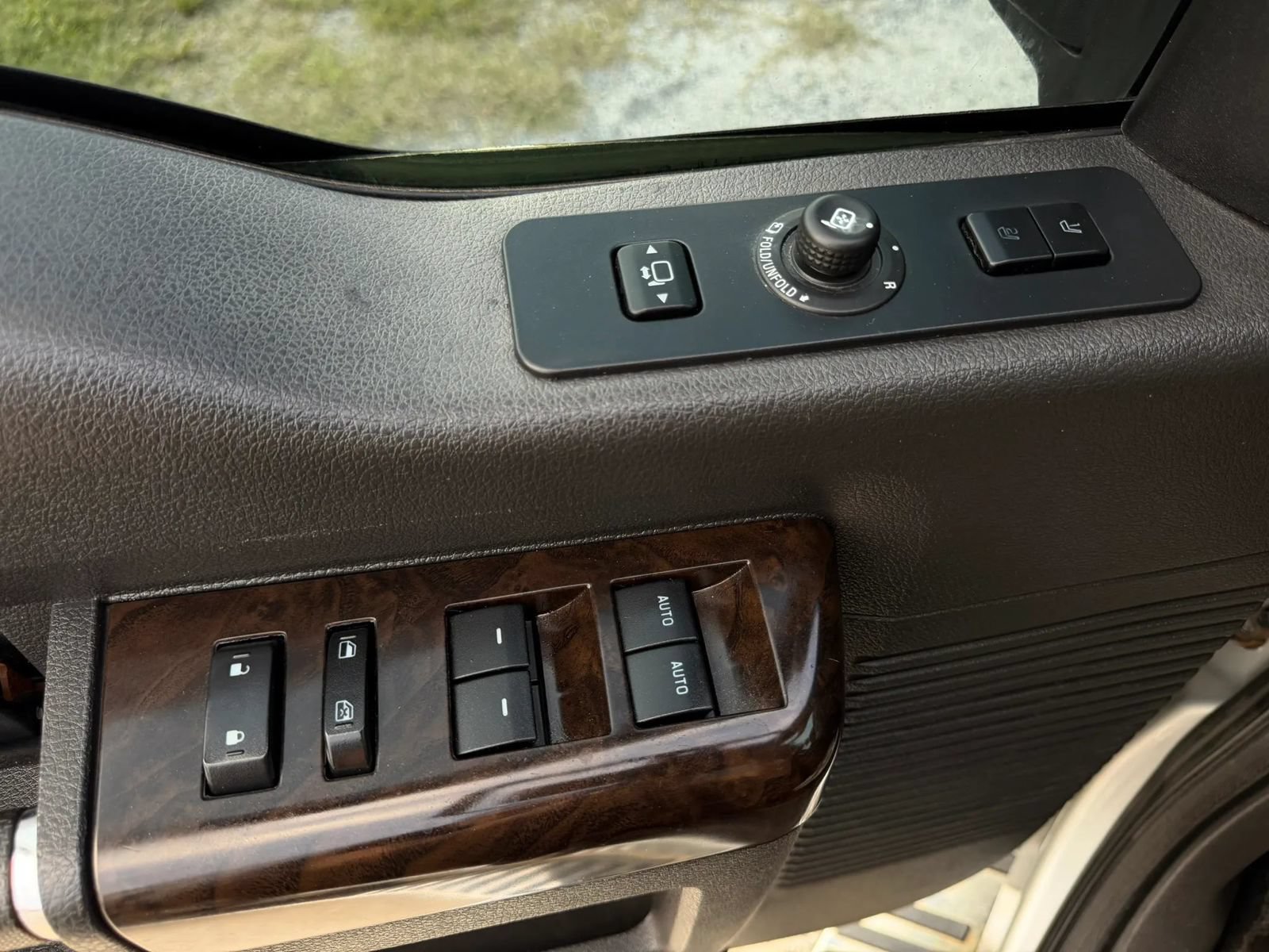Used 2014 Ford F350 Lariat w/ Lariat Ultimate Package AWD/4WD image 48
