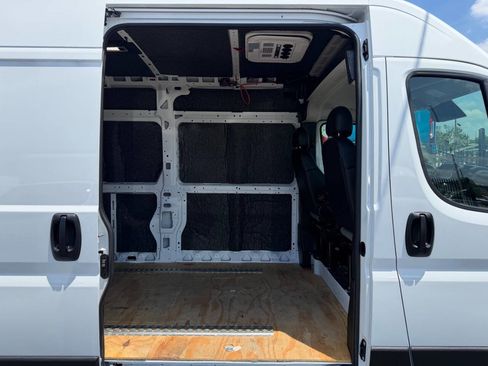 Used 2025 RAM ProMaster 2500 w/ Convenience Group FWD image 13