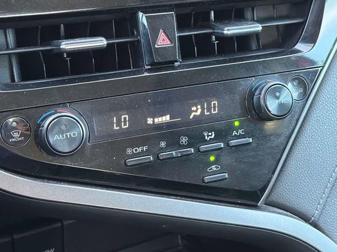 Used 2022 Toyota Camry SE image 18