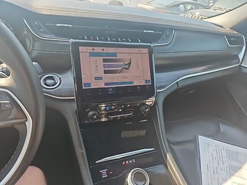 Used 2024 Jeep Grand Cherokee L Limited w/ Luxury Tech Group II image 20