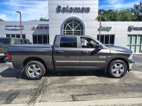 Used 2018 RAM 1500 Big Horn AWD/4WD image 1
