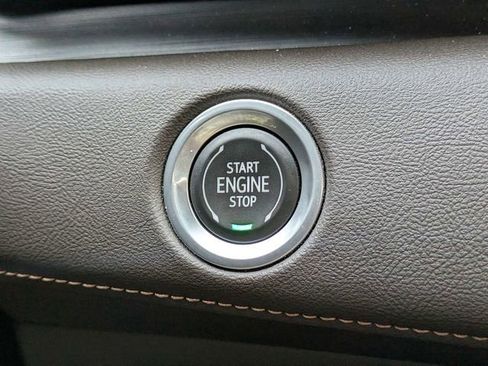 Used 2022 Cadillac Escalade Premium Luxury AWD/4WD image 34