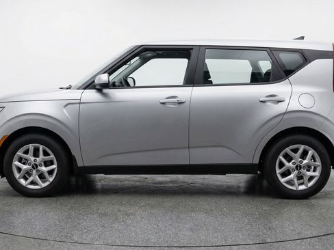 Used 2025 Kia Soul LX w/ LX Technology Package FWD image 5