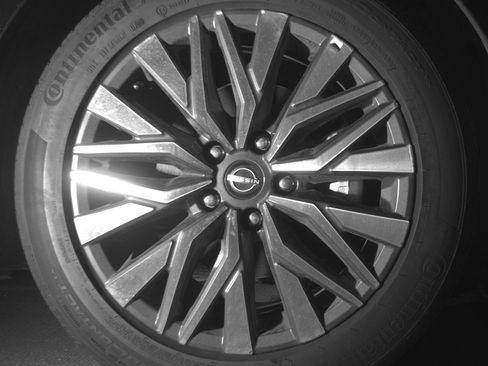 Used 2025 Nissan Altima 2.5 SV FWD image 13
