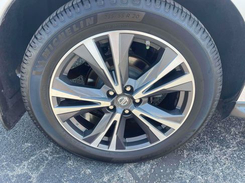 Used 2017 Nissan Pathfinder Platinum w/ Family Entertainment Package AWD/4WD image 11