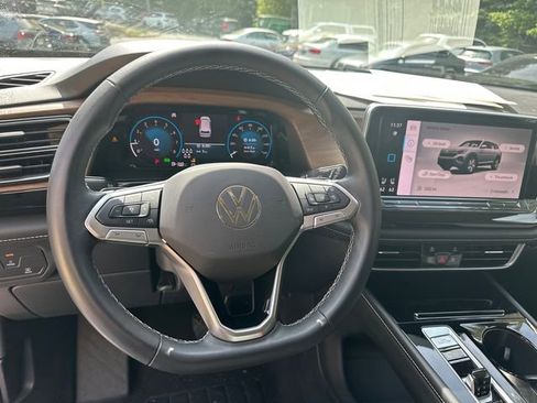Used 2024 Volkswagen Atlas SE FWD image 16