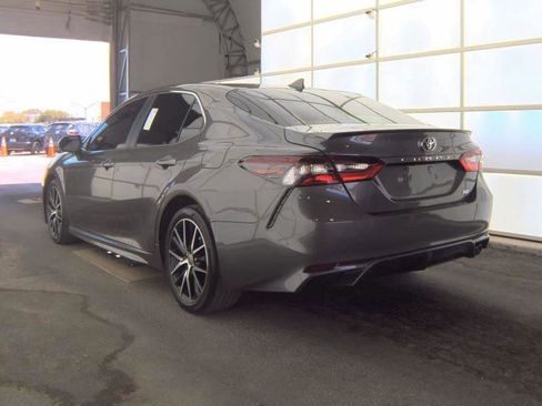 Used 2022 Toyota Camry SE FWD image 4