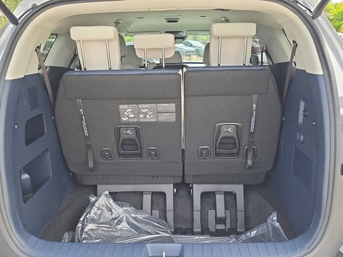 New 2026 Kia Carnival EX FWD image 10