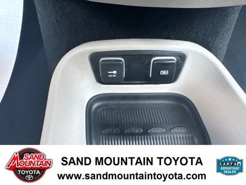 Used 2021 Chrysler Pacifica Touring-L FWD image 16