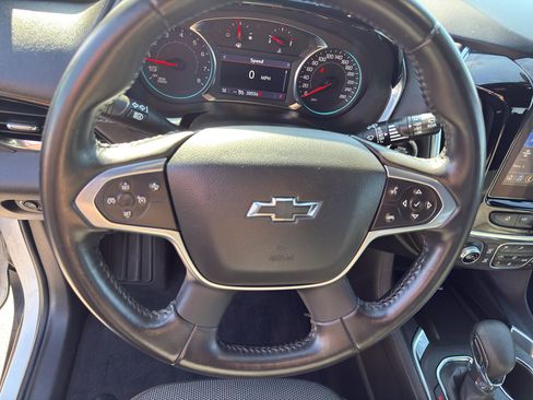 Used 2022 Chevrolet Traverse LT image 17