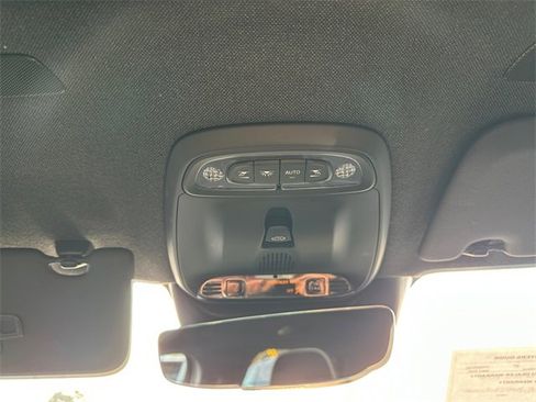 Used 2022 Volvo XC40 T5 R-Design w/ Advanced Package image 28