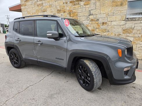 Used 2020 Jeep Renegade Altitude FWD image 19