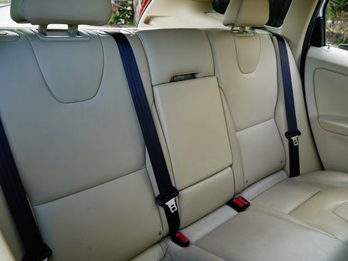 Used 2015 Volvo XC60 T5 Platinum image 25