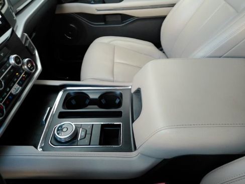 Used 2024 Ford Expedition Max XLT image 41