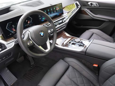 Used 2026 BMW X5 xDrive40i AWD/4WD image 9