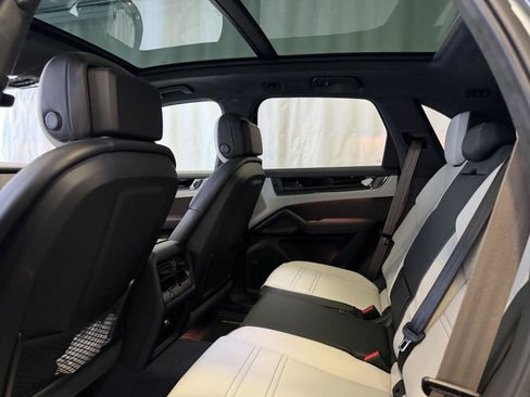 New 2026 Porsche Cayenne Turbo image 24