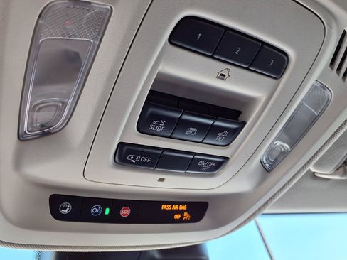 Used 2021 Buick Envision Avenir w/ Technology Package II FWD image 20