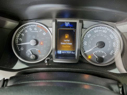 Used 2023 Toyota Tacoma TRD Off-Road AWD/4WD image 18