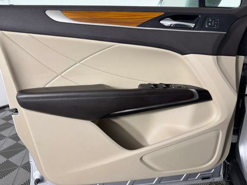 Used 2019 Lincoln MKC Select w/ Select Plus Package AWD/4WD image 41