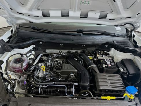 Used 2023 Volkswagen Taos SE w/ Black Wheel Package image 34