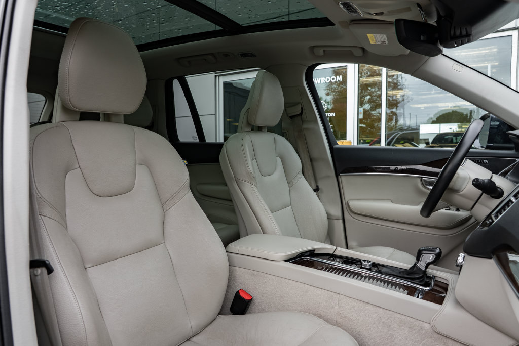 Used 2016 Volvo XC90 T6 Momentum w/ Momentum Plus Package AWD/4WD image 27
