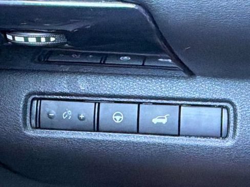 Certified 2025 Nissan Pathfinder SV FWD image 23