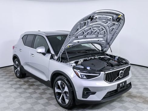 Certified 2025 Volvo XC40 B5 Plus image 34