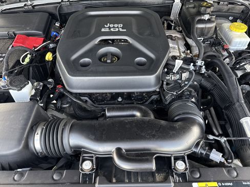 Used 2019 Jeep Wrangler Unlimited Sahara image 33