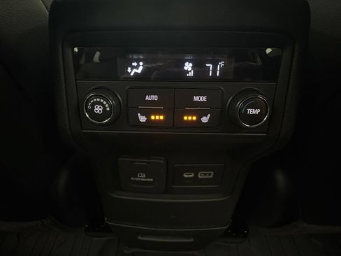 Used 2022 GMC Acadia Denali w/ Denali Ultimate Package FWD image 39