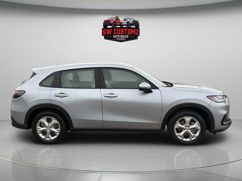 Used 2025 Honda HR-V LX image 8