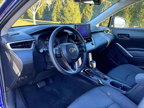 Used 2023 Toyota Corolla Cross LE image 8