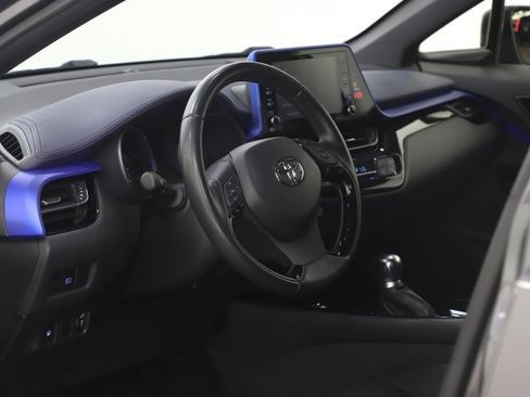 Used 2021 Toyota C-HR XLE image 23