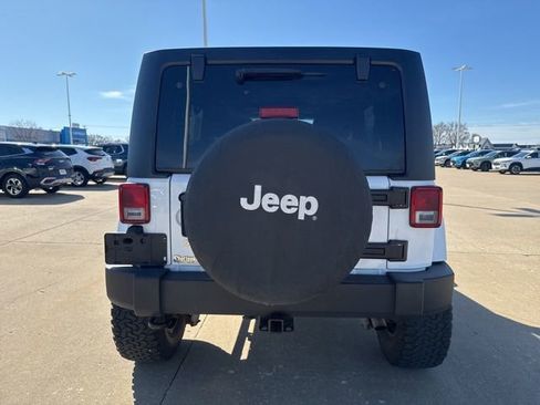 Used 2015 Jeep Wrangler Unlimited Sahara w/ Max Tow Package image 4