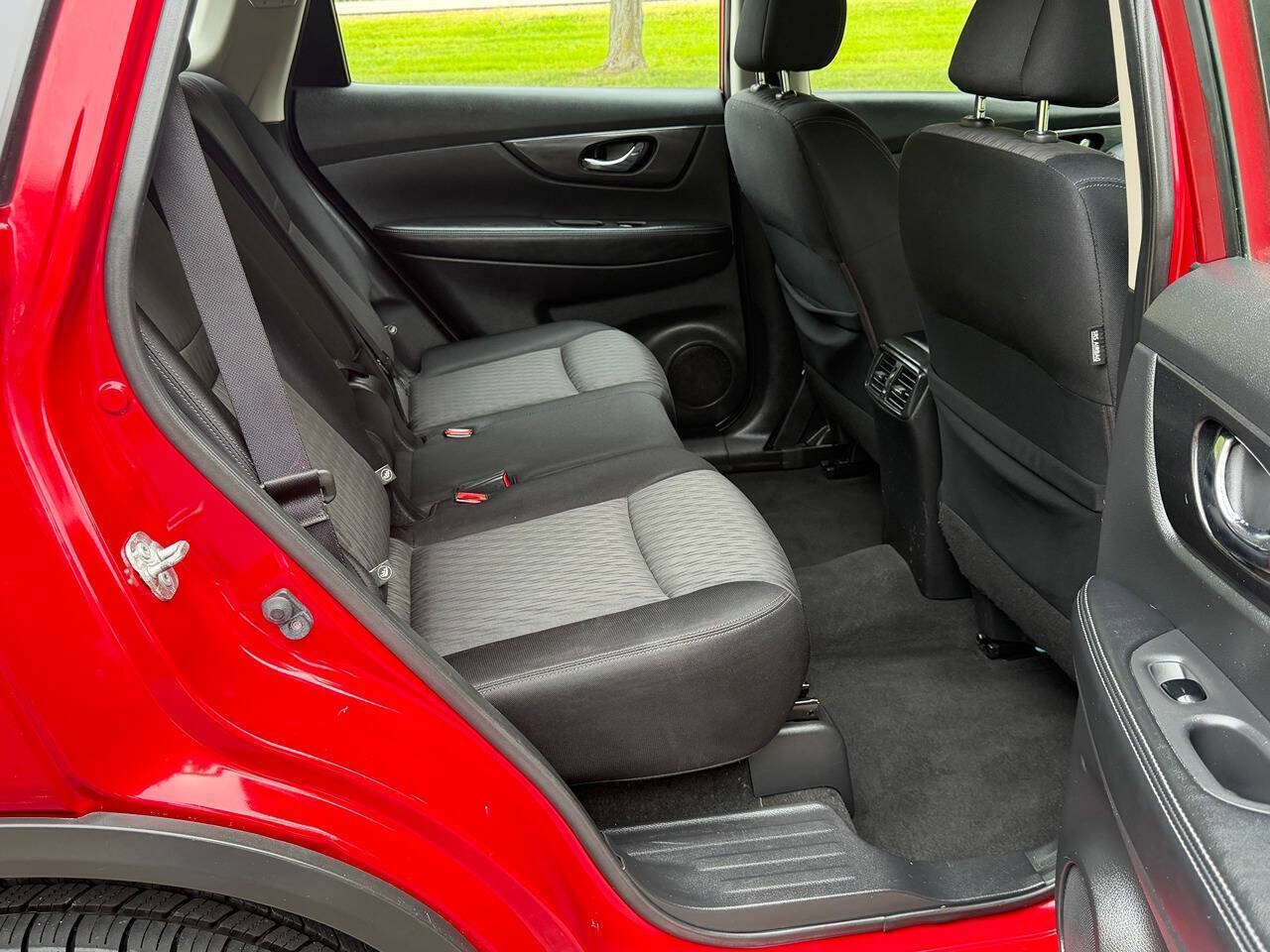 Used 2017 Nissan Rogue S AWD/4WD image 17
