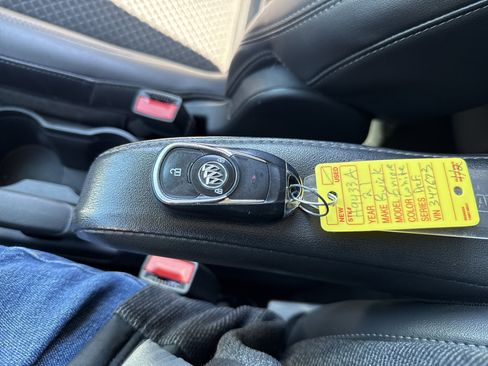 Used 2021 Buick Encore Preferred AWD/4WD image 27