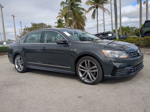 Used 2017 Volkswagen Passat 1.8T R-Line image 2