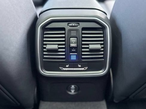 Used 2026 Porsche Macan AWD/4WD image 21