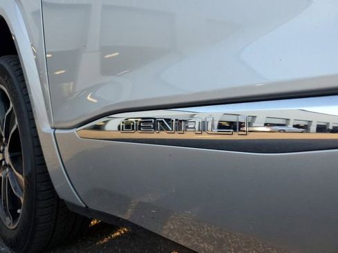 Used 2017 GMC Acadia Denali w/ Technology Package FWD image 8