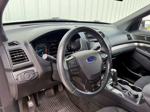 Used 2018 Ford Explorer XLT AWD/4WD image 10
