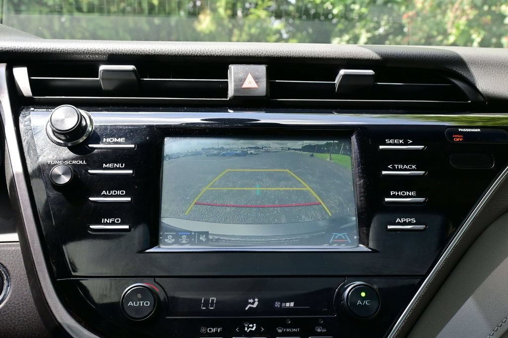 Used 2018 Toyota Camry SE w/ Moonroof Package FWD image 38