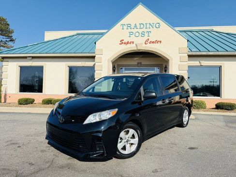 Used 2020 Toyota Sienna L image 23