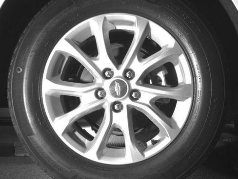 Used 2021 Chevrolet Equinox LS FWD image 16