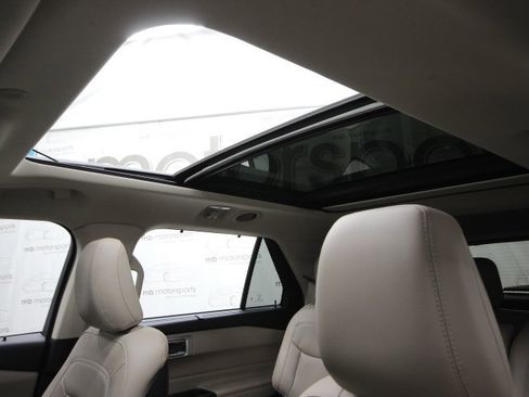 Used 2020 Ford Explorer Limited image 23