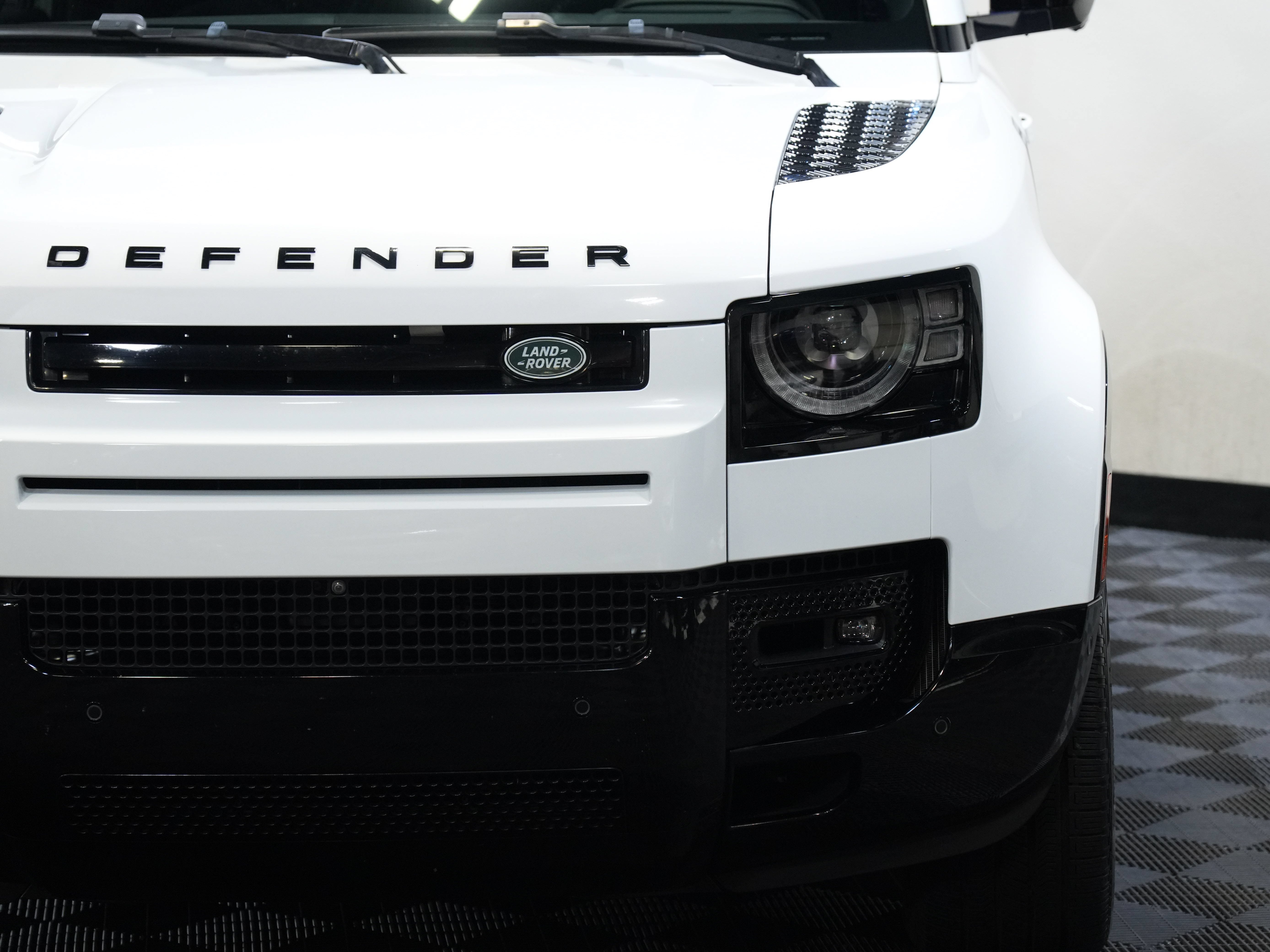 Used 2022 Land Rover Defender 110 V8 AWD/4WD image 10