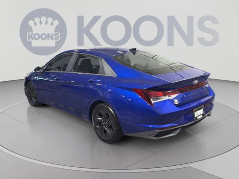 Used 2023 Hyundai Elantra SEL w/ Cargo Package FWD image 4