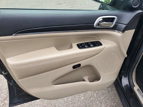 Used 2019 Jeep Grand Cherokee Limited AWD/4WD image 10