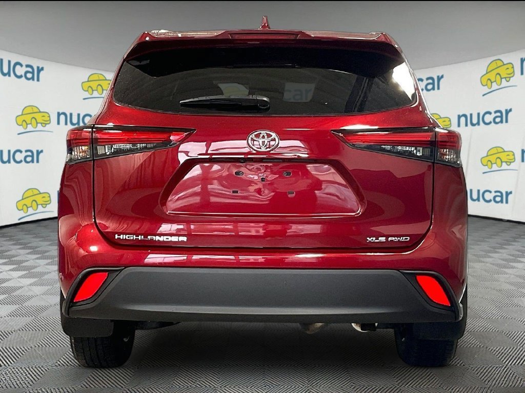 Used 2021 Toyota Highlander XLE AWD/4WD image 5