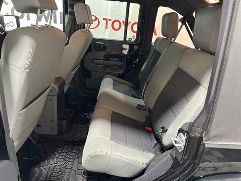 Used 2010 Jeep Wrangler Unlimited Sahara image 20